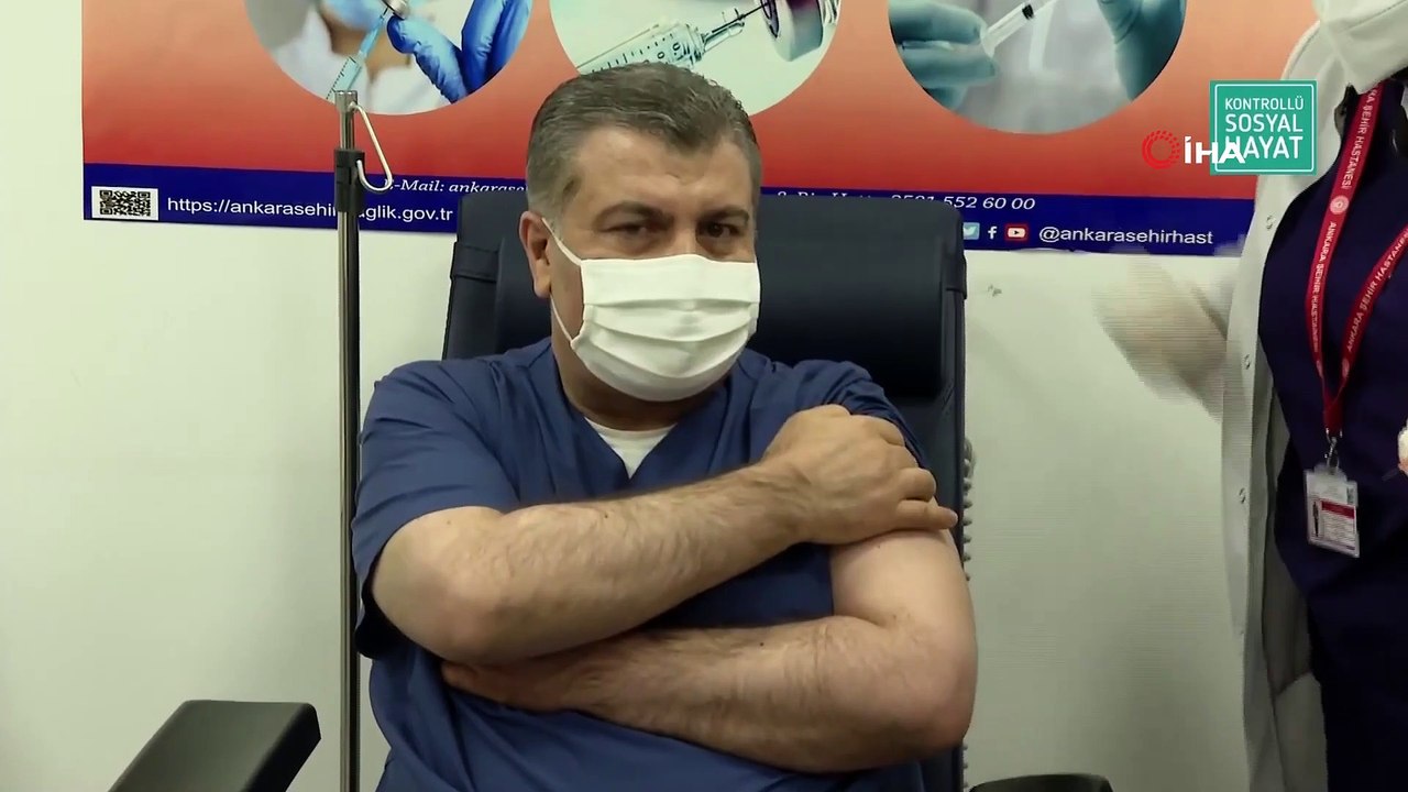 İlk CoronaVac Aşısı Sağlık Bakanı Koca'ya Yapıldı