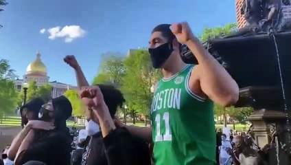 FETÖ'cü Enes Kanter ABD'deki protestolara katıldı