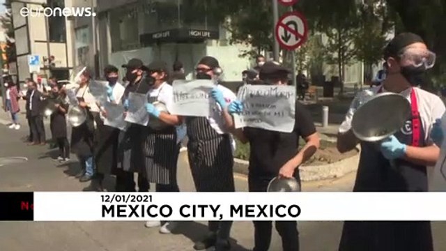 شاهد: عمال المطاعم في مكسيكو سيتي يحتجون بالقدور والمقالي على القيود المفروضة جراء كوفيد-19