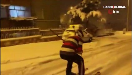 Görüntü Kayseri'den! Sokakta kayak keyfi