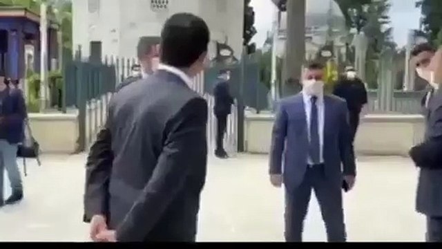 Fatih'in türbesinde, İBB Başkanı Ekrem İmamoğlu'ndan tepki çeken tavır