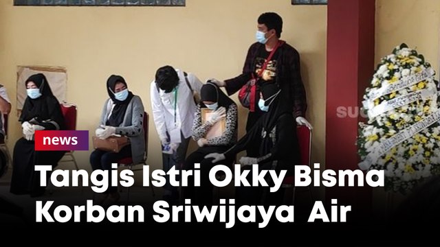Tangis Istri Okky Bisma Saat RS Polri Serahkan Korban Sriwijaya ke Keluarga