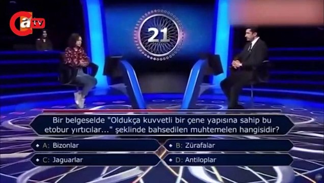 Kenan İmirzalıoğlu, yarışmacının ricasına gülerek karşılık verdi