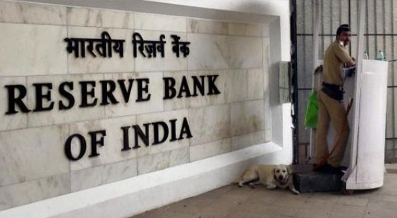 Banking News: RBI ने रद्द किया एक और बैंक का ला...