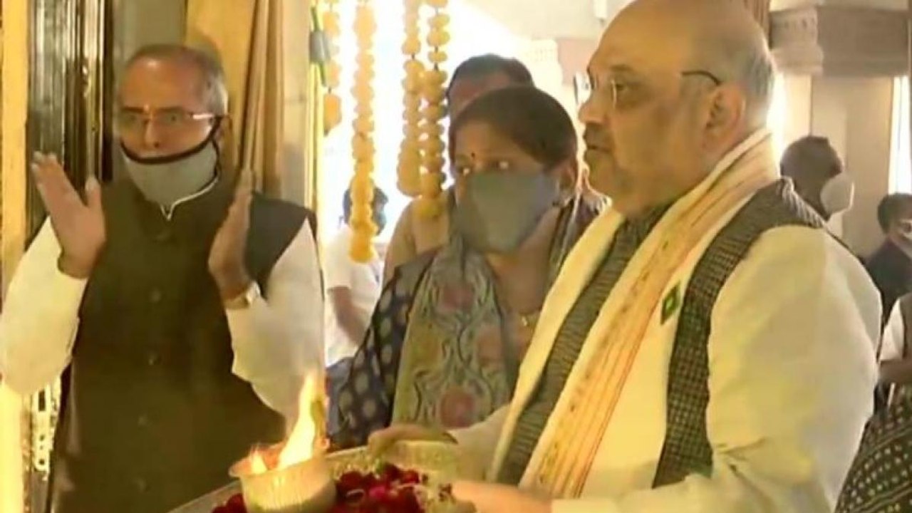Gurjarat: Shah offers prayers at Jagannath temple