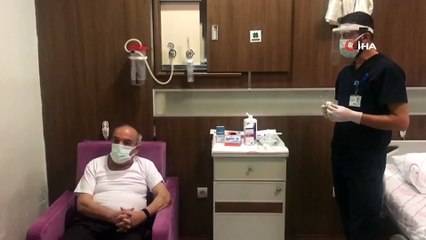 Çin’den getirilen korona virüs aşıları sağlıkçılara uygulanmaya başlandı