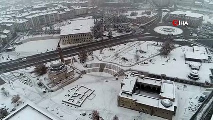 Sivas beyaz gelinliğini giydi