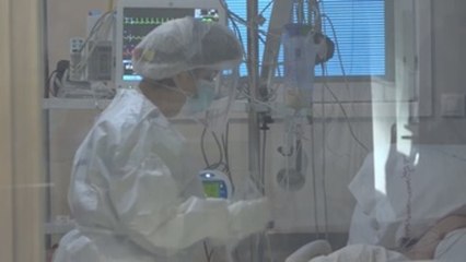 Las comunidades endurecen restricciones ante un virus desbocado