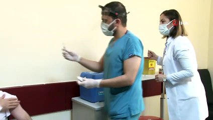 Diyarbakır’da sağlık çalışanlarına korona virüs aşısı yapılmaya başlandı