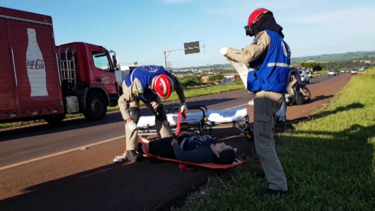 Pneu de moto estoura e duas pessoas ficam feridas na rodovia PRc-467