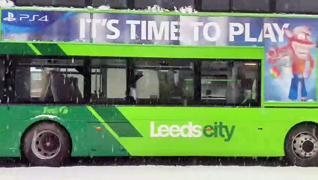 10 Buses stuck in the snow in Kirkstall