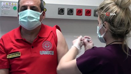 Elazığ’da 256 aşı odası kuruldu, sağlık çalışanları aşılanmaya başladı