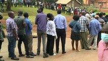 Uganda vota em tensas eleições