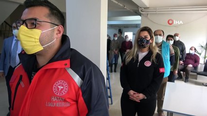 Hatay’da sağlık personellerine korona virüs aşısı yapıldı