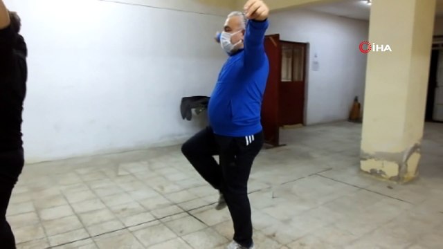 Pandemi döneminde evlerde sıkılan vatandaşlar Halk Eğitimi Müdürlüğü kurslarına koştu