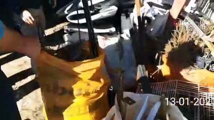 Zabıtalar hurdacıdan, mazgal kapağı topladılar