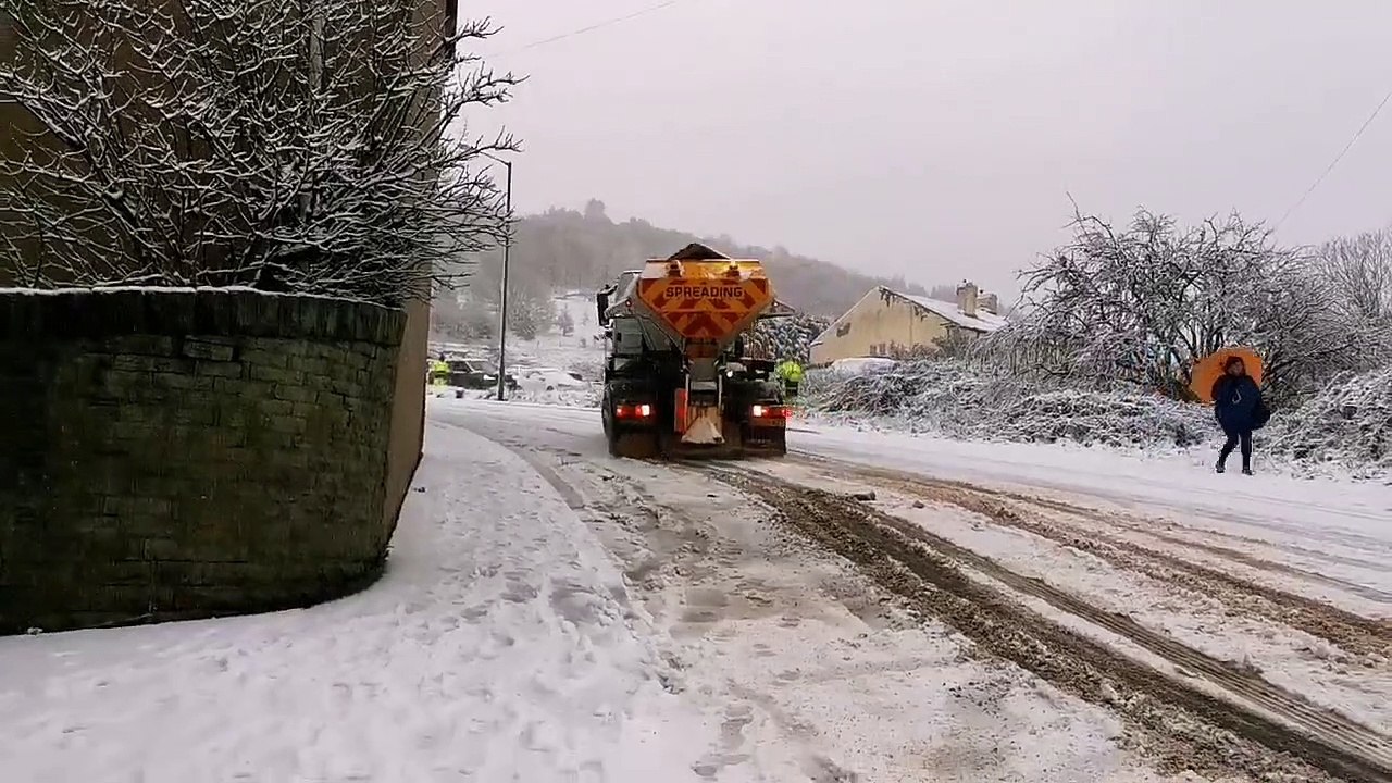 Gritter skids out of control in Elland