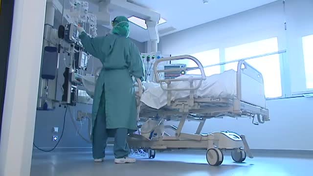 La presión hospitalaria deja las UCIs de algunas comunidades por encima del 40%