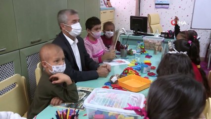 Tahmazoğlu'ndan lösemili çocuklara hediye