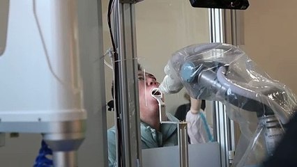 En China activan un robot que hace pruebas de covid-19
