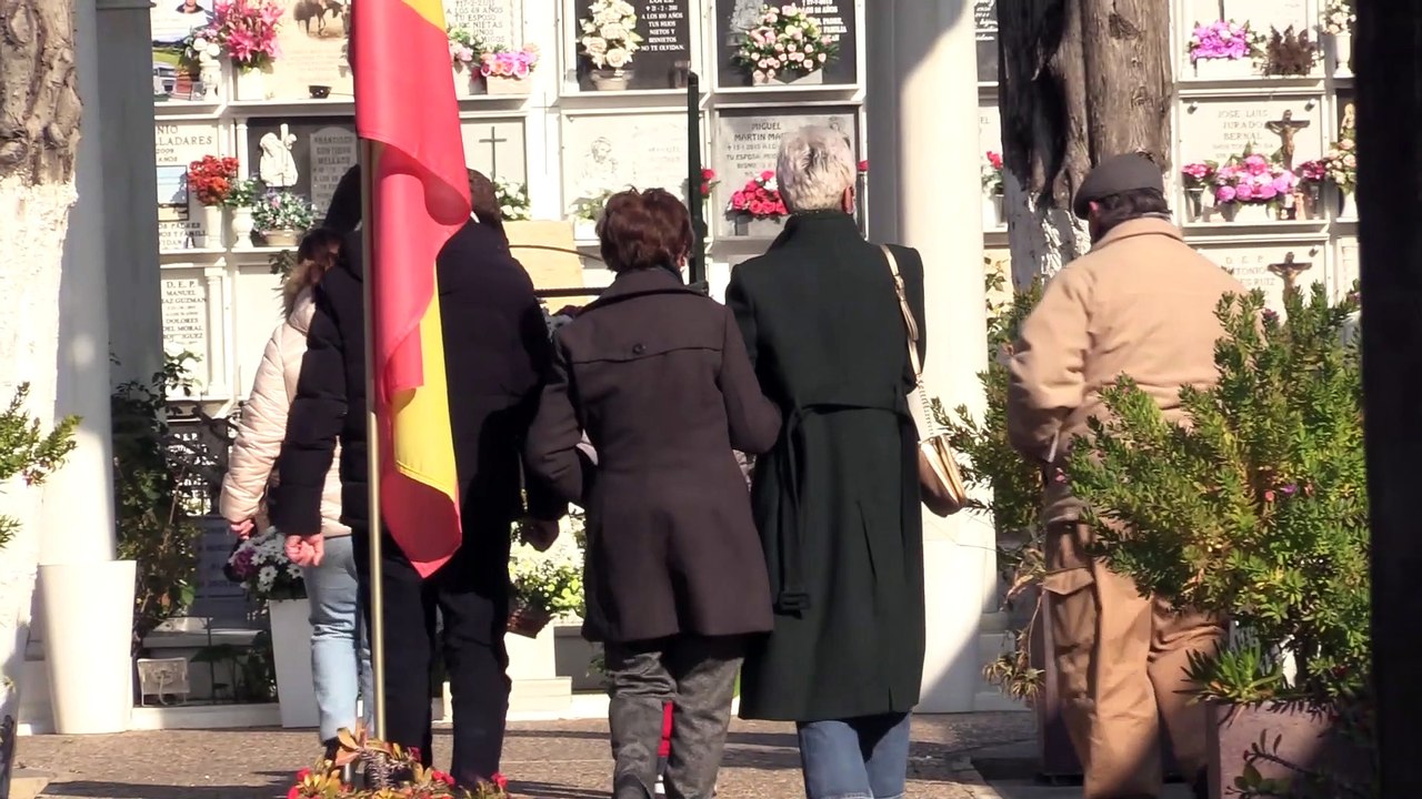José Ortega Cano acude al cementerio de Chipiona a dejarle flores a Rocío Jurado