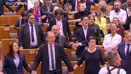 Европарламент не спеша изучает сделку по "брекситу"