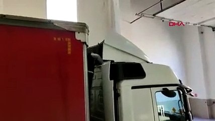 Sınır kapısında ilginç görüntüler! Türkiye’ye girmek için bakın hangi yönteme başvurdu