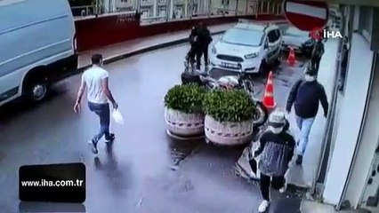 Kapkaçcı kaptı ama kaçamadı... Saniyeler içinde böyle yakalandı