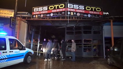 Oto tamircide patlama: 1 kişi yaralandı, 2 araç küle döndü