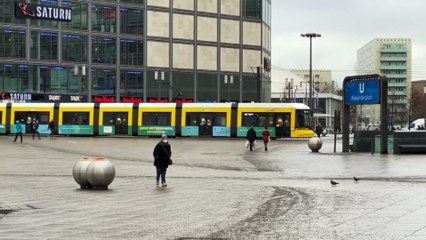 Власти Германии обсуждают "мега-локдаун"