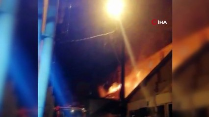 Gaziosmanpaşa’da gecekondu alev alev yandı