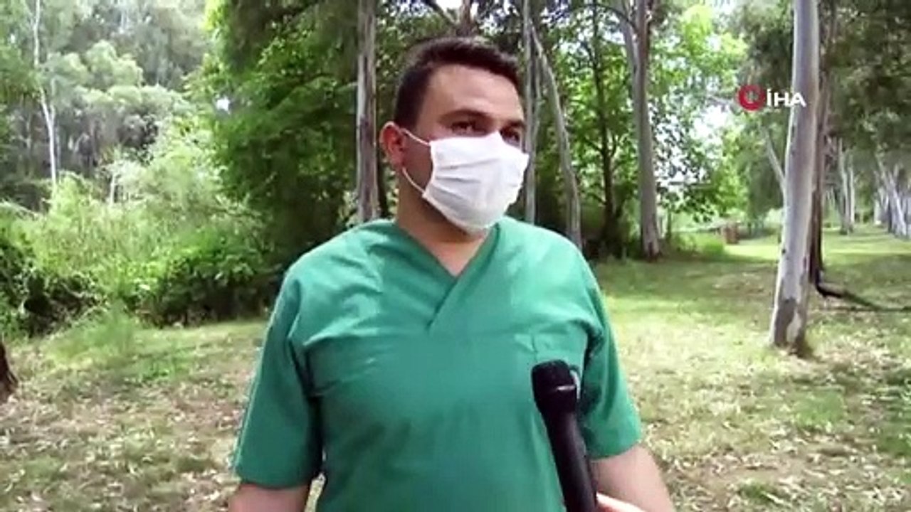 Doğa Parkın sakinleri buzlu meyve ve yağmurlama sistemiyle serinliyor