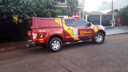 Idosa de 71 anos é socorrida pelo Siate após sofrer queda em casa na Rua Hyeda Baggio Mayer, na Vila Tolentino