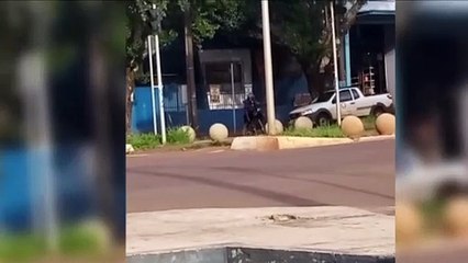 Populares registram momento que homem furta motocicleta no Bairro São Cristóvão