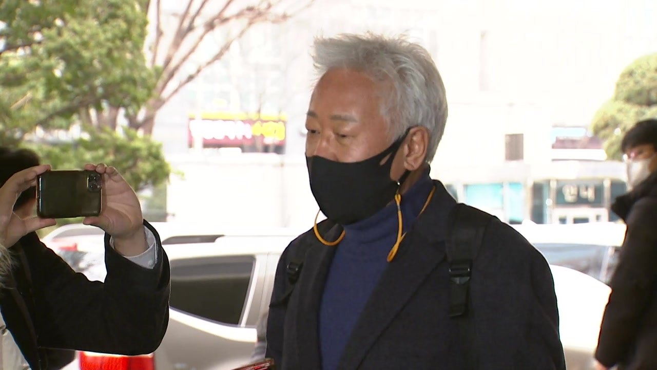 '위안부 망언' 류석춘 "학술 토론으로 법정 서게 돼 어이없어" / YTN