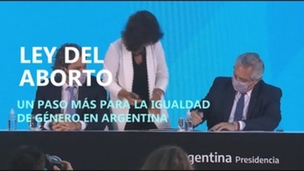 Argentina promulga la ley del aborto para ampliar la capacidad de decidir