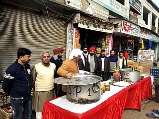स्नान-दान कर मनाई मकर संक्रांति, जगह-जगह हुए खिचड़ी भोज
