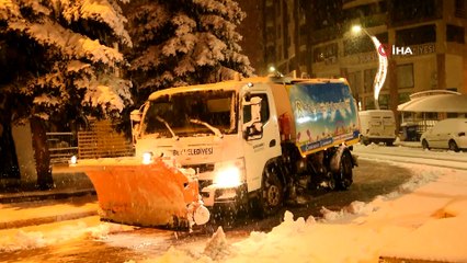 Dursunbey'de kar yağışı başladı