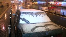 Beklenen kar geldi, İstanbullular güne kar yağışıyla başladı