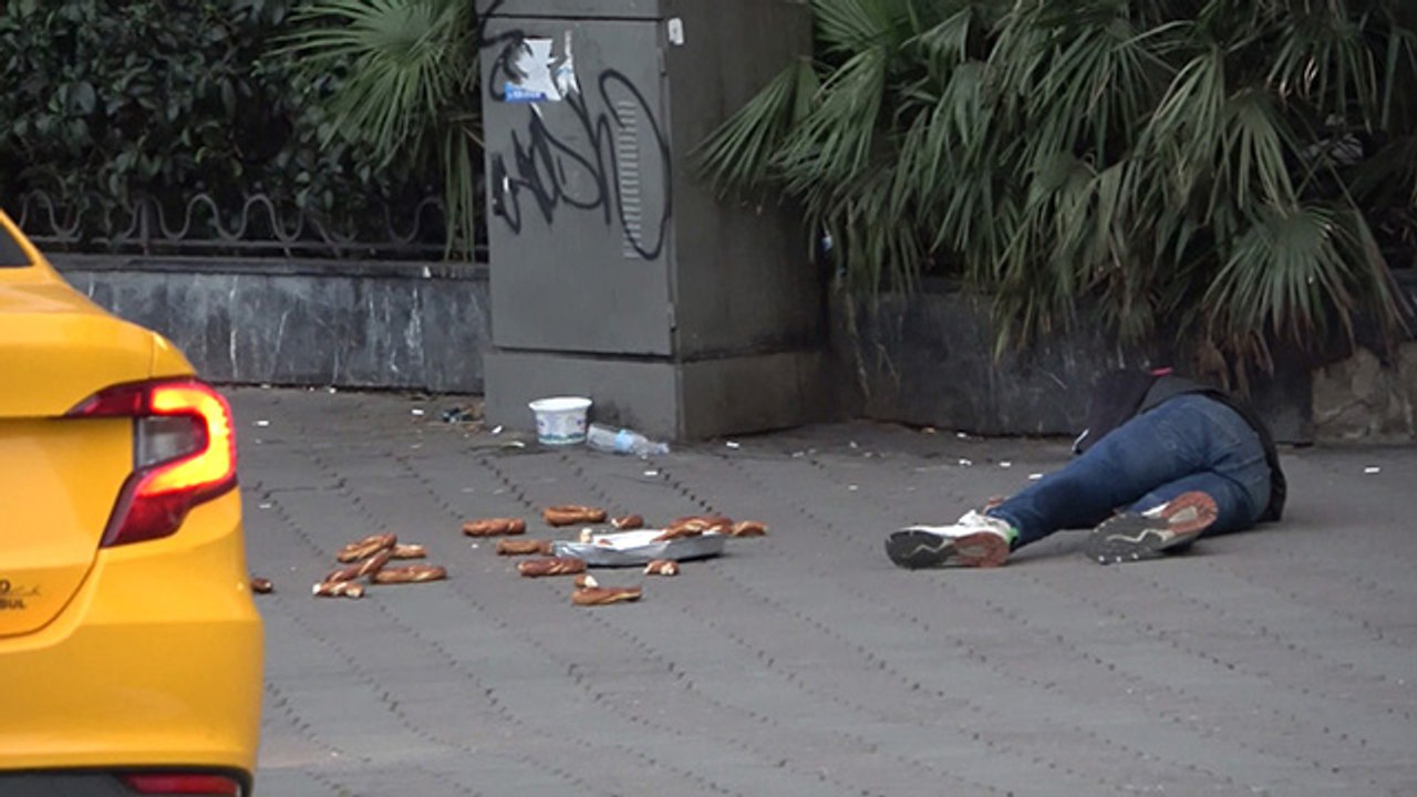 Taksim Meydanı'nda bayılma numarasıyla duygu sömürüsü kamerada