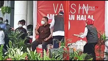 Giliran Plt Wali Kota Surabaya Divaksin Covid-19