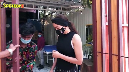 Gauahar Khan Spotted at Zaid Darbar's studio & Jasmin Bhasin at Juhu | SpotboyE