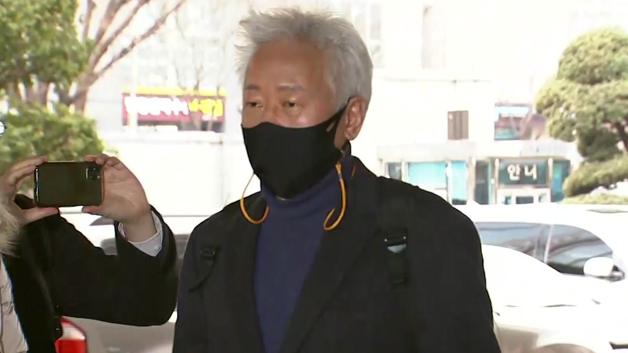 '위안부는 매춘' 류석춘, 첫 재판서 "단순 의견표명" / YTN