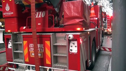 Nişantaşı’nda mağazanın çatısında yangın paniği