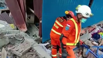 Endonezya’daki depremde ölü sayısı 35’e yükseldi