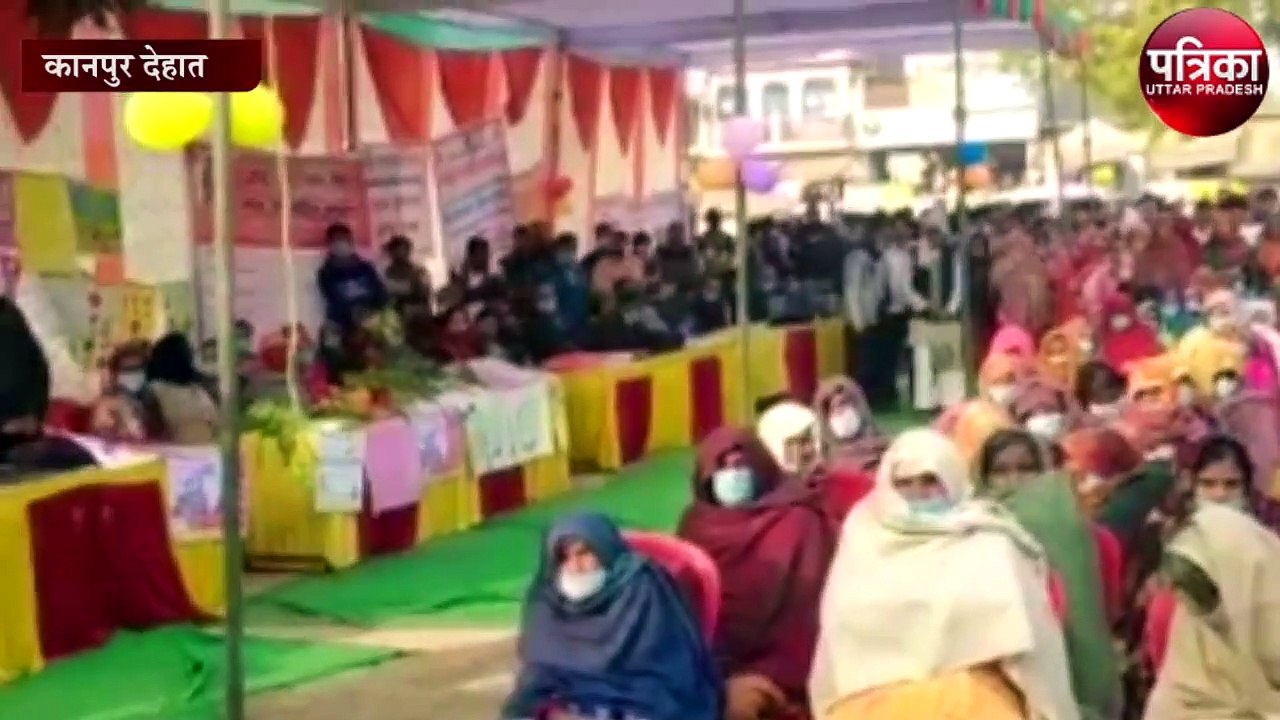 डीएम ने गांव पहुंचकर की किसान चौपाल, अफसरों को दिए निर्देश
