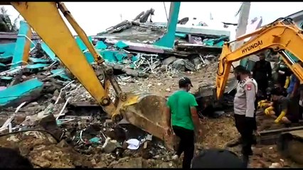 مصرع 37 شخصاً في زلزال قوي ضرب إندونيسيا ومفقودون تحت الأنقاض