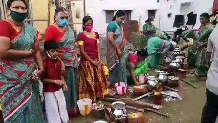சிலம்பம் சுற்றி அசத்திய அமைச்சர் வேலுமணி... குனியமுத்தூரில் களைக்கட்டிய பொங்கல் கொண்டாட்டம் - வீடியோ