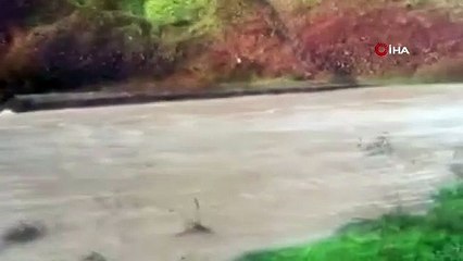 Kar yağışı sonrası barajları besleyen derelerde sular taştı