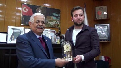 Bulduğu Cüzdanı Sahibine Ulaştıran Taksi Şoförü Ödüllendirildi